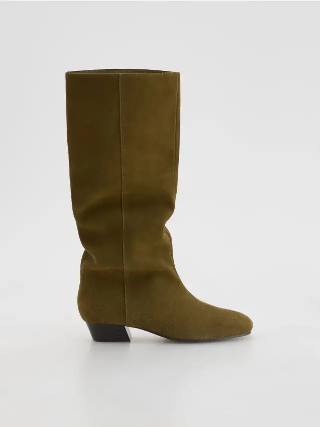 Stivali alti scamosciati Colore verde oliva