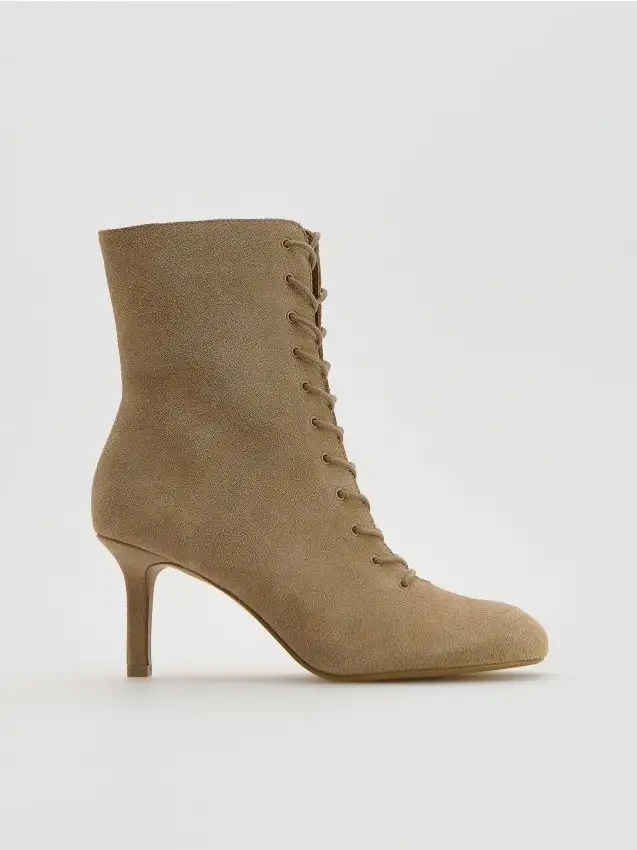 LADIES` ANKLE BOOTS Colore beige