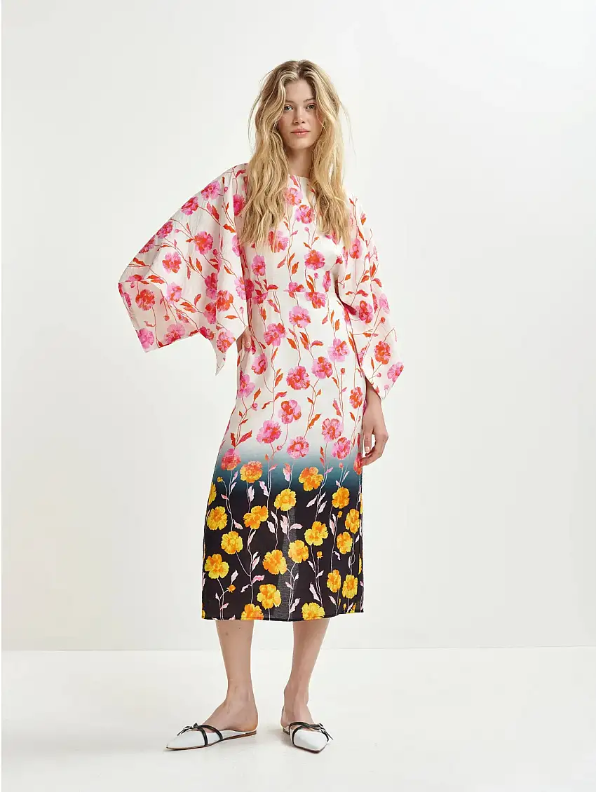 Abito Midi Floreale con Maniche a Kimono Bianco/Rosa/Nero