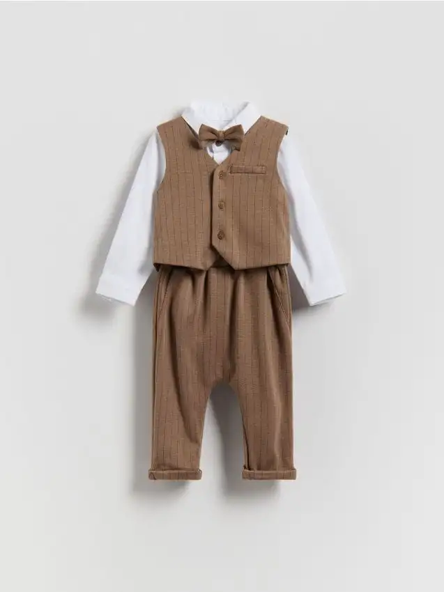 Set elegante con papillon Colore marrone scuro