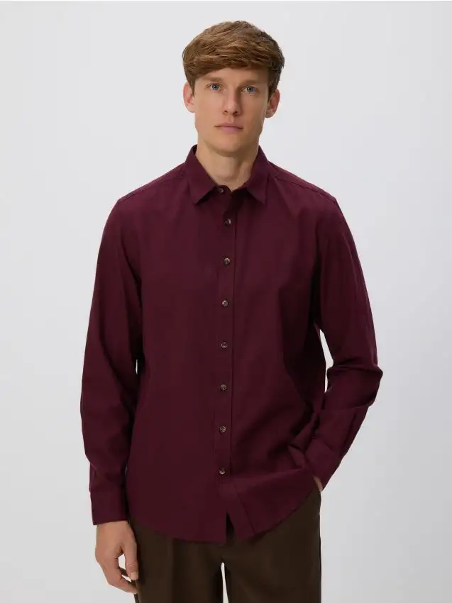Camicia a taglio standard in misto cotone Colore maroon