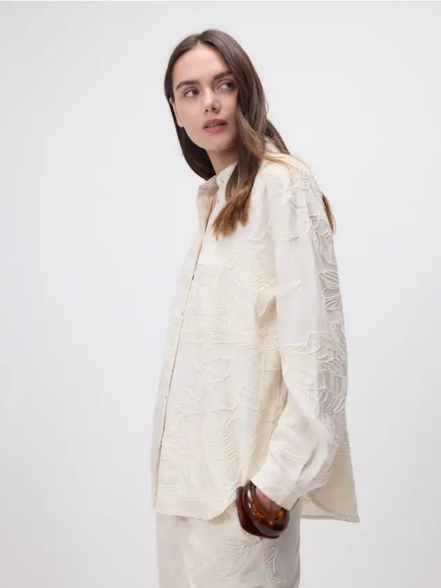 Camicia ricamata Colore beige