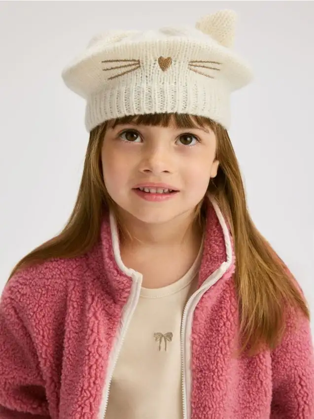 Berretto con applicazione ricamata Colore panna