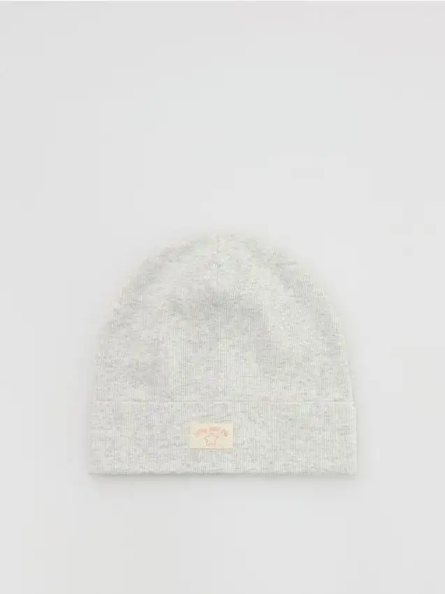 Cappello in cotone con toppa Colore grigio chiaro