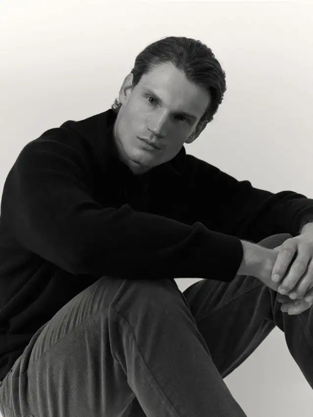 Maglione di lana con cappuccio Colore nero