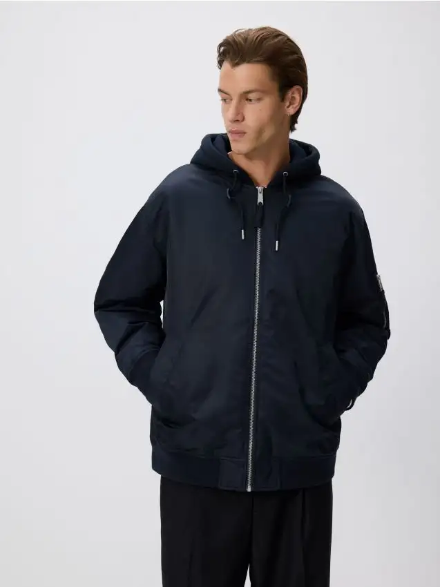 Giacca bomber con cappuccio Colore blu scuro