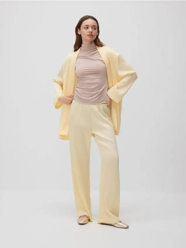 Pantaloni a gamba ampia Colore giallo chiaro