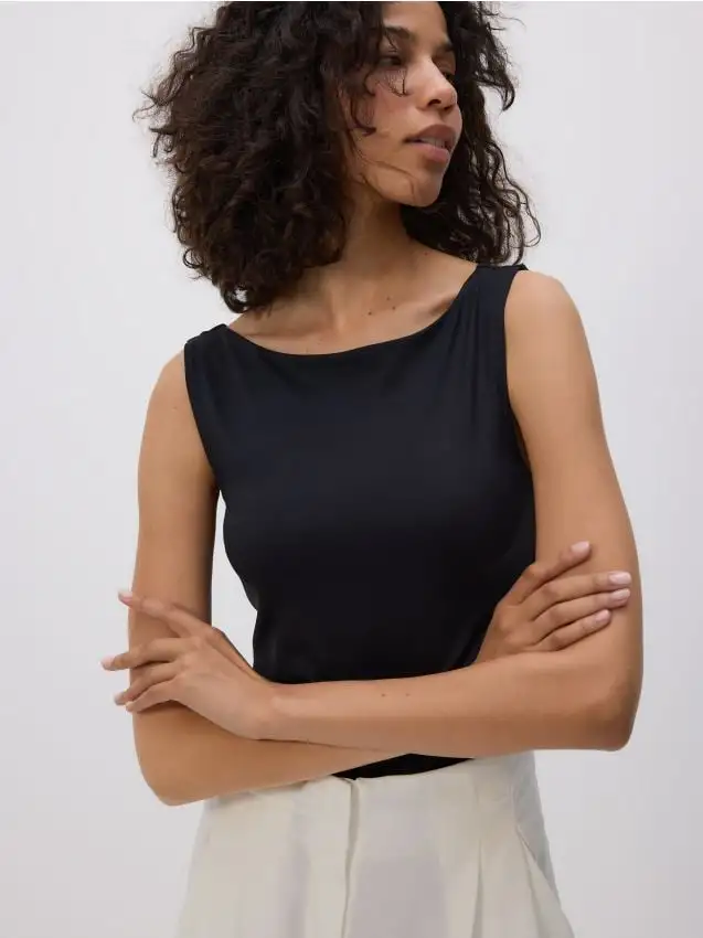 Top aderente Colore nero