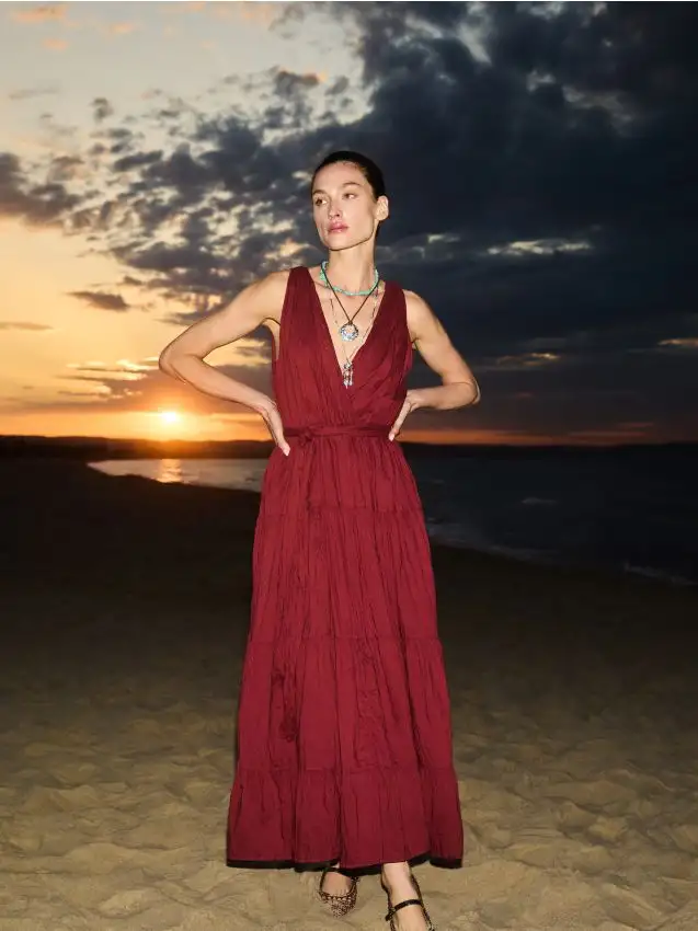 Abito stropicciato con cintura Colore rosso piccante