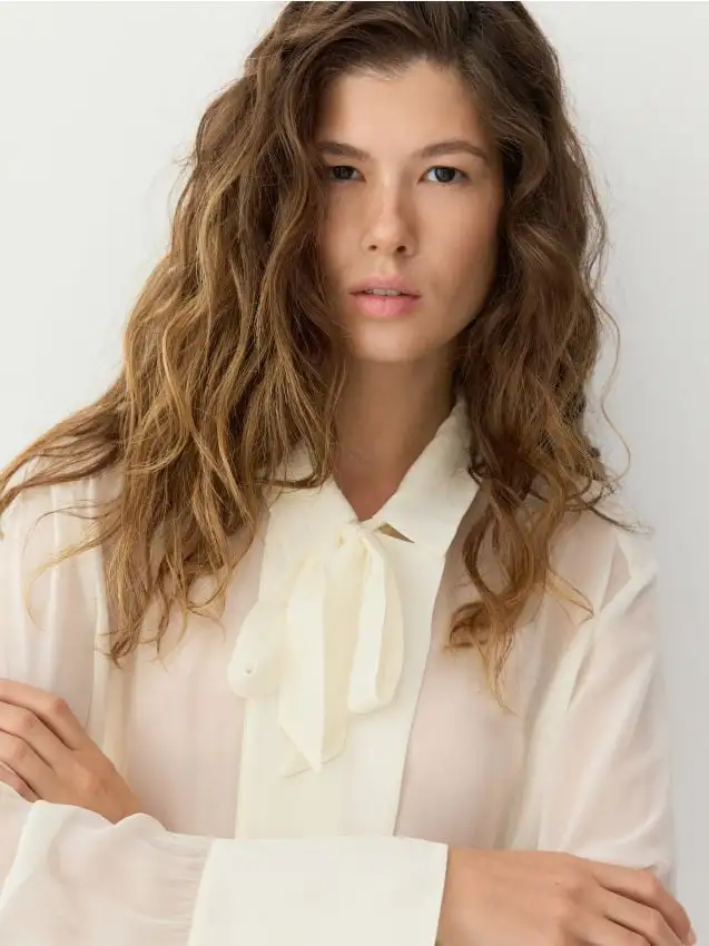 Camicia di seta con fiocco Colore panna