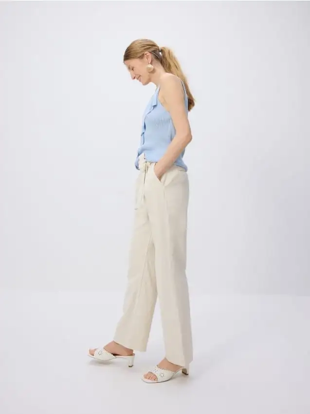 Jeans ampi con laccio Colore panna