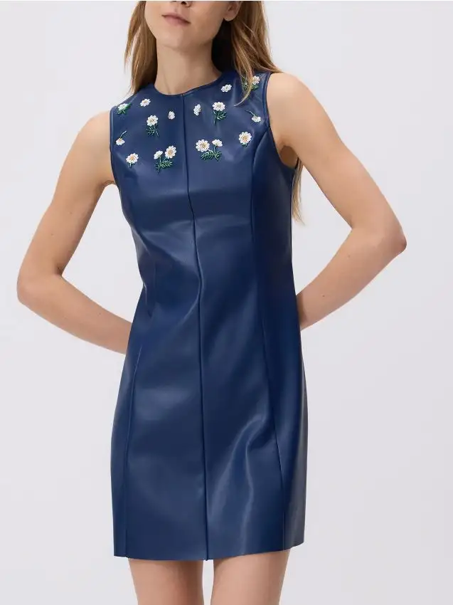 Abito in similpelle con applicazioni Colore blu scuro