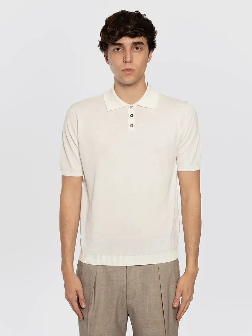 Polo con Tre Bottoni Latte