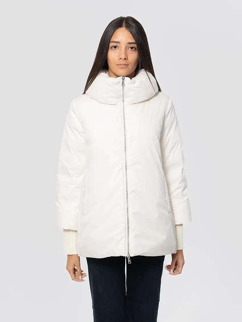 Piumino Corto A Line con Collo Alto Riso