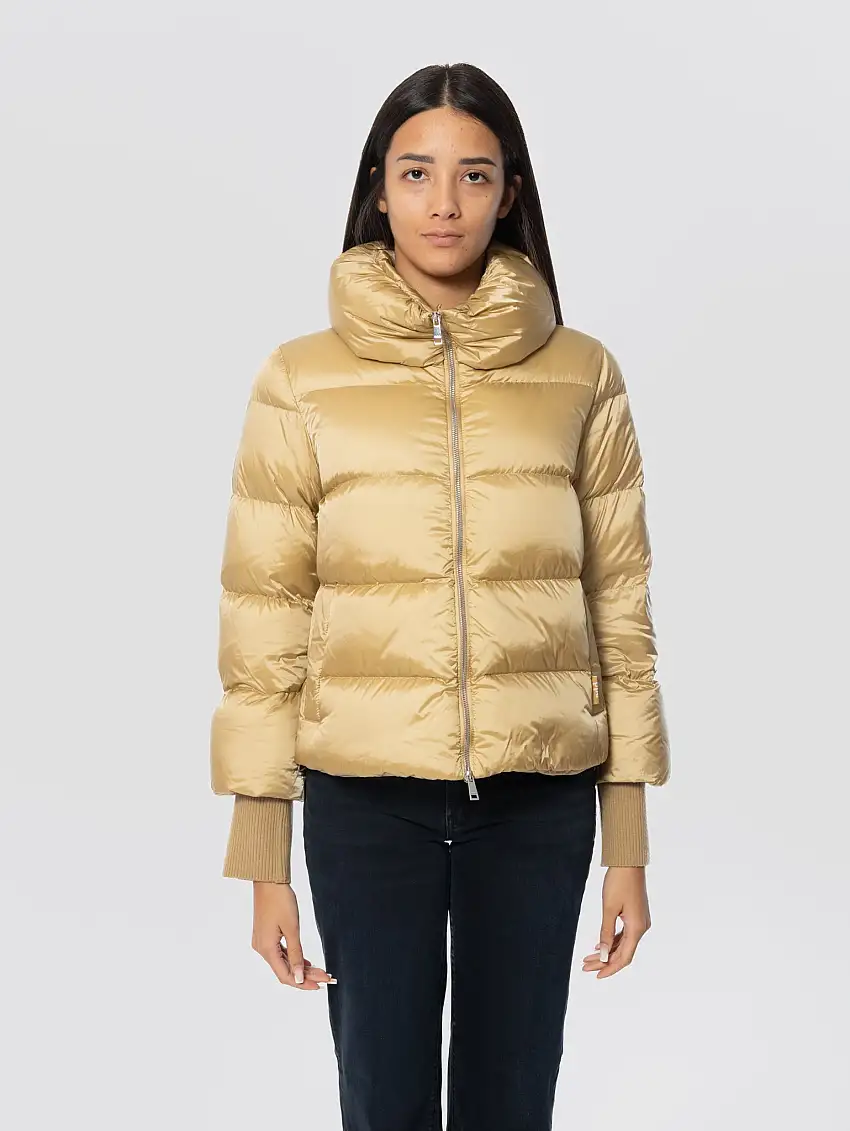 Piumino Corto con Collo Alto Beige