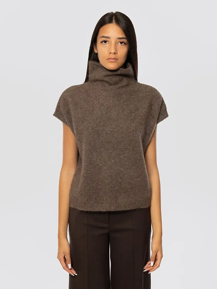 Maglia in Racoon con Collo Alto Castagna