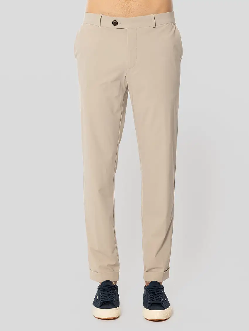 Pantaloni Chino in Tessuto Surflex Stretch Sabbia