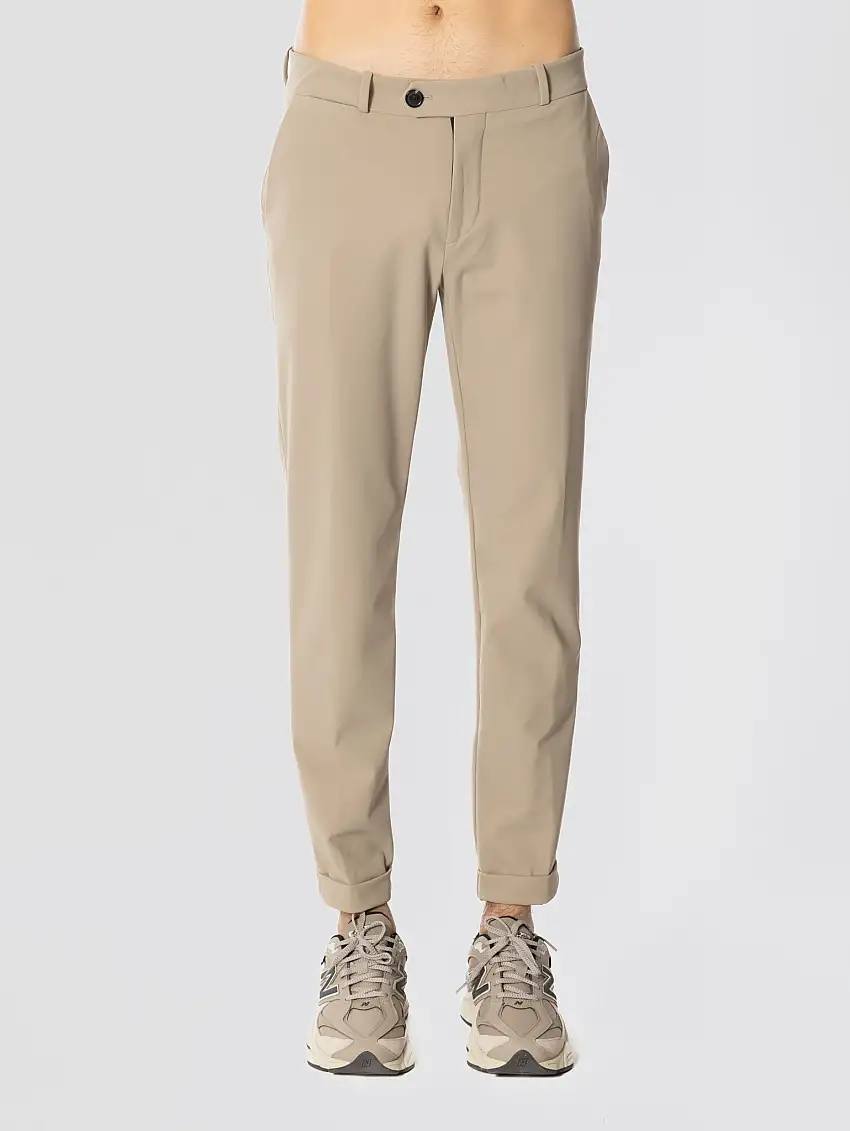 Pantaloni Chino in Tessuto Tecnico Tabacco