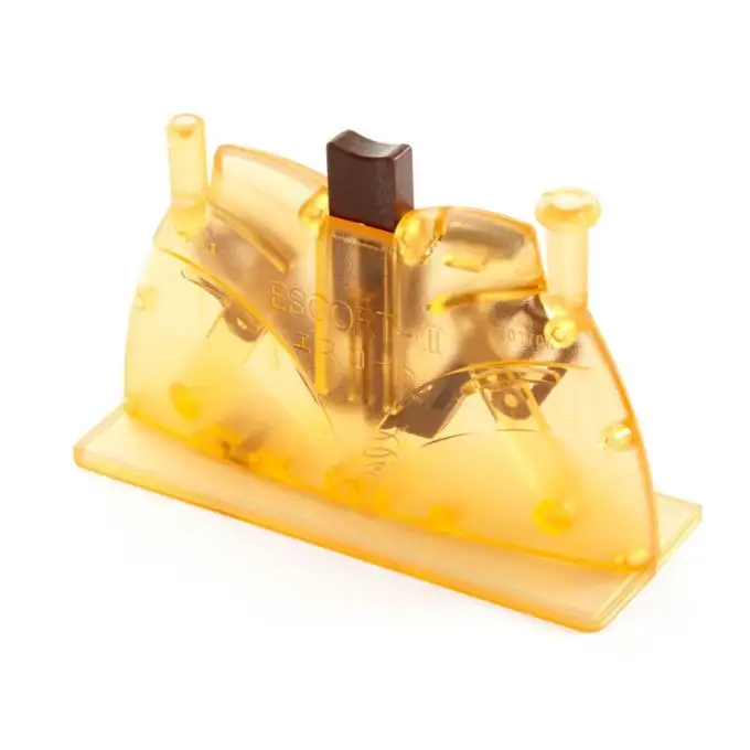 Infilatore automatico per ago