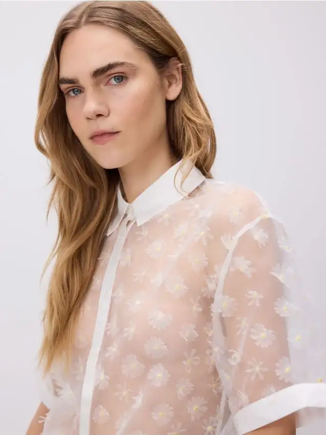 Camicia trasparente con applicazioni Colore bianco