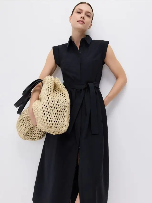 Abito midi con allacciatura Colore nero