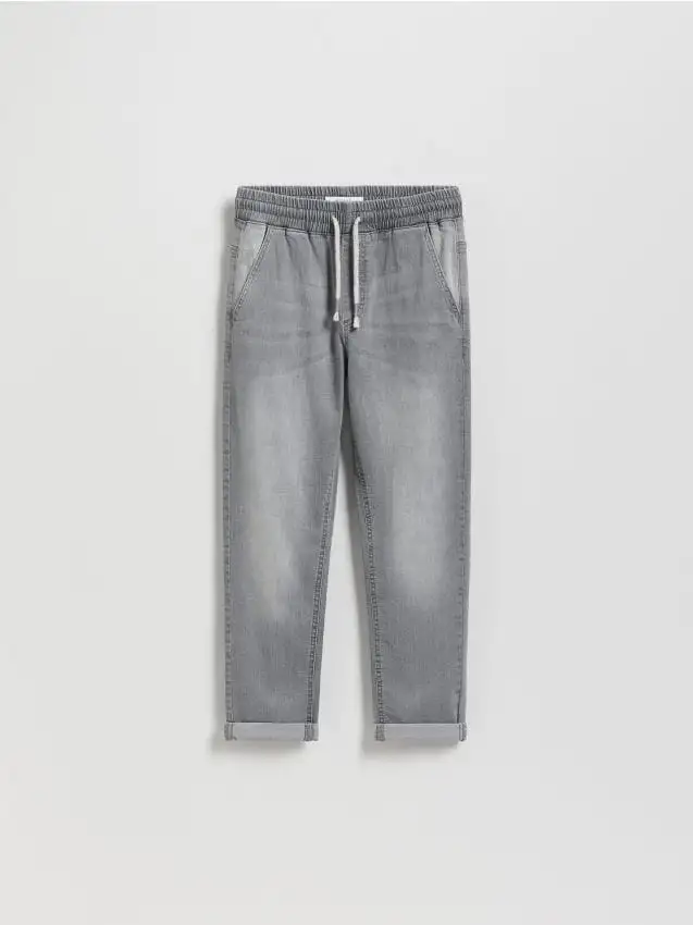 Jeans carrot elasticizzati Colore grigio chiaro