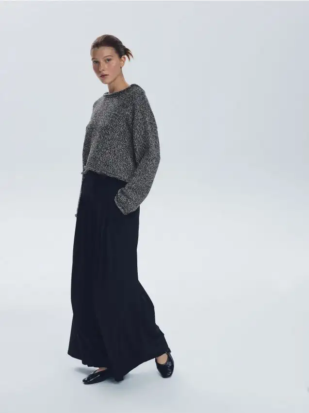 Maglione con allacciatura sulla schiena Colore grigio scuro