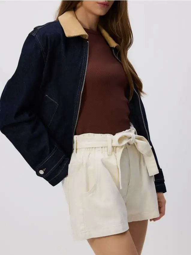 Shorts di jeans con laccetti Colore panna