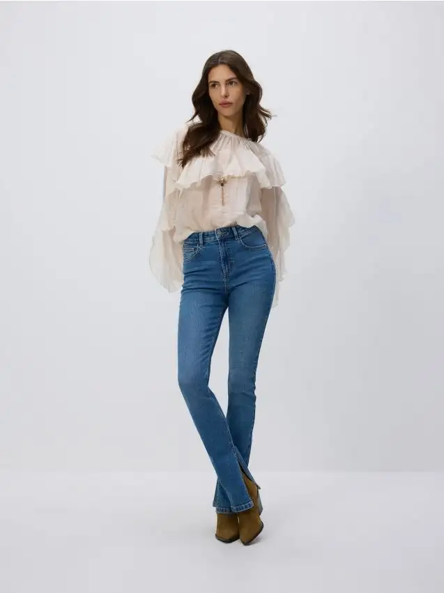 Jeans slim fit con spacco Colore blu