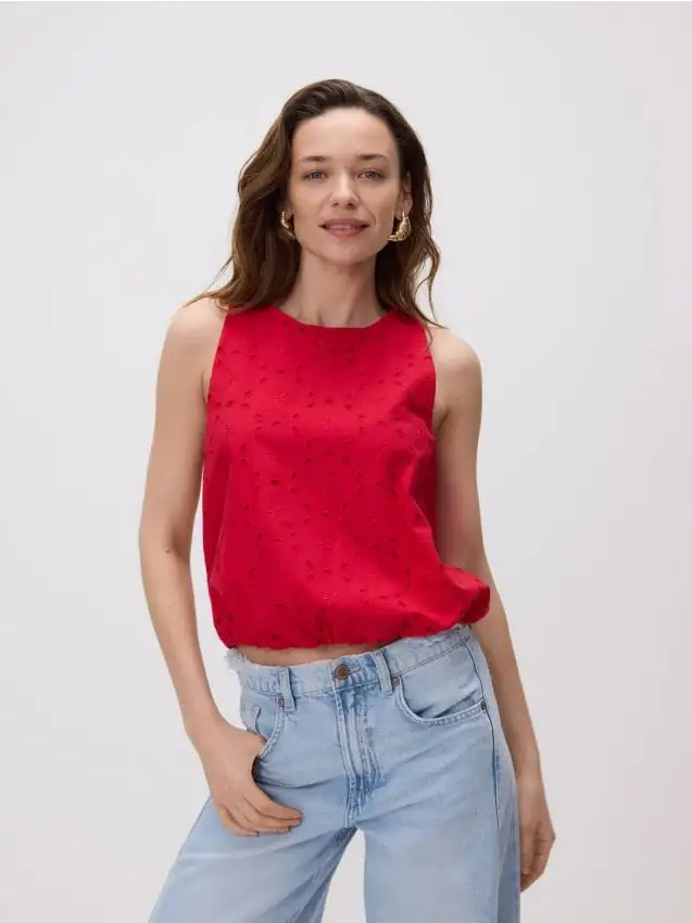 Top traforato Colore rosso