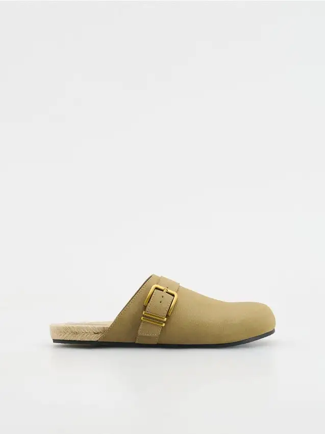 Mules con fibbie Colore beige