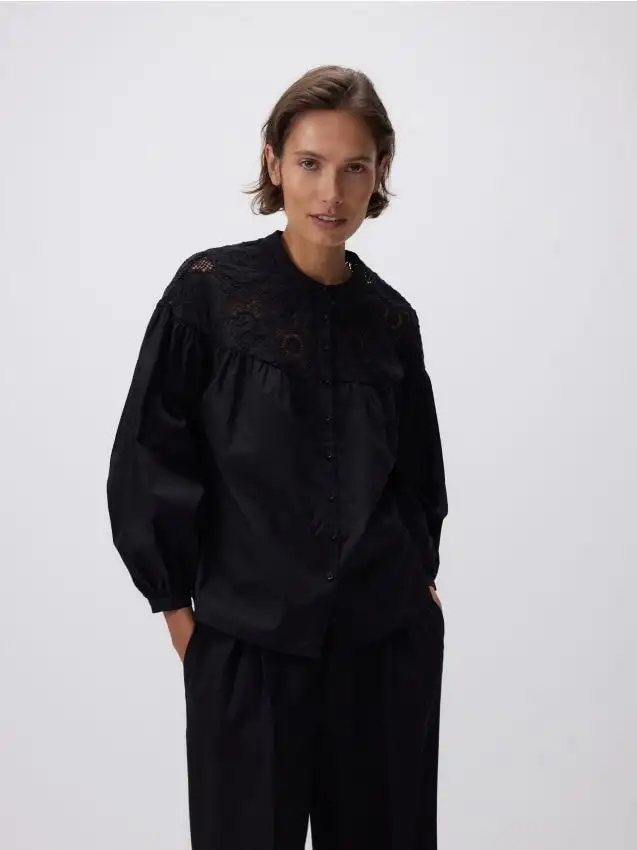 Camicia con inserto in pizzo Colore nero