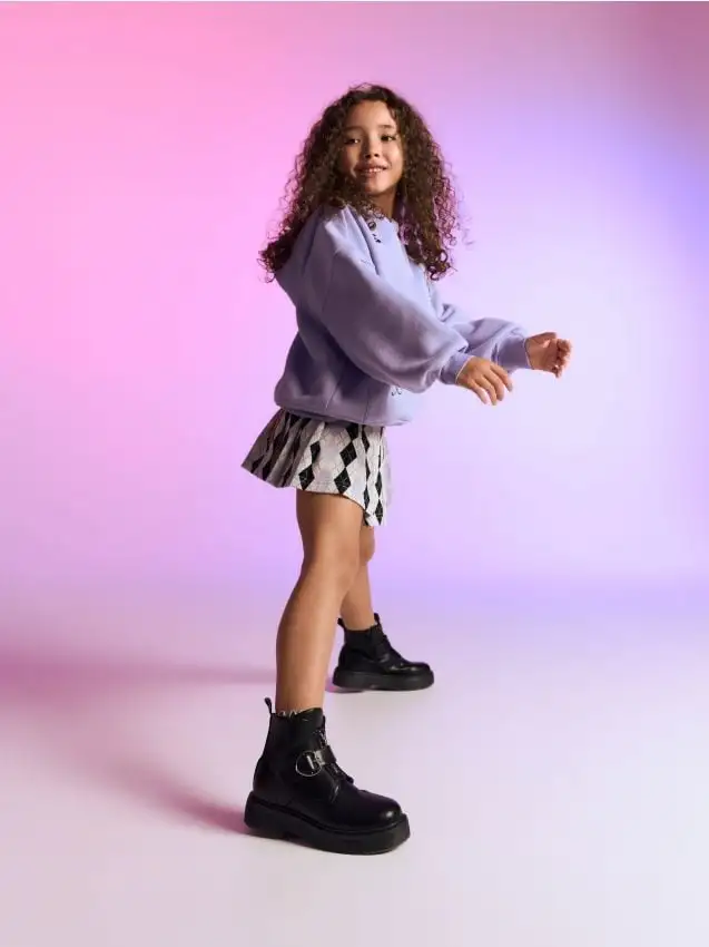 Stivaletti con zip sul gambale Colore nero