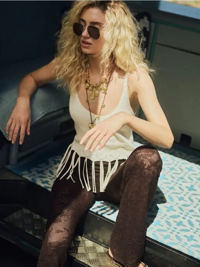 Pantaloni svasati in pizzo Colore marrone scuro