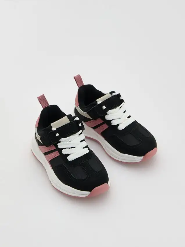 Sneaker con chiusura in velcro Colore nero