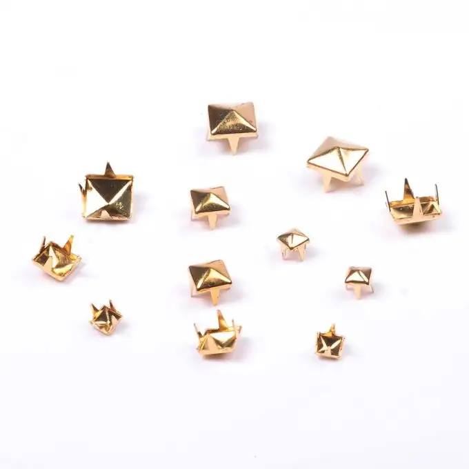 Chiodi quadrati dorati con artigli