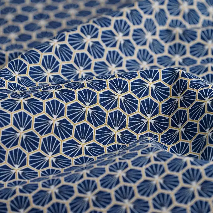 Tessuto cretonne Riad blu petrolio esagono