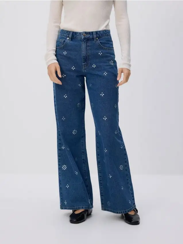 Jeans ampi con cristalli Colore blu