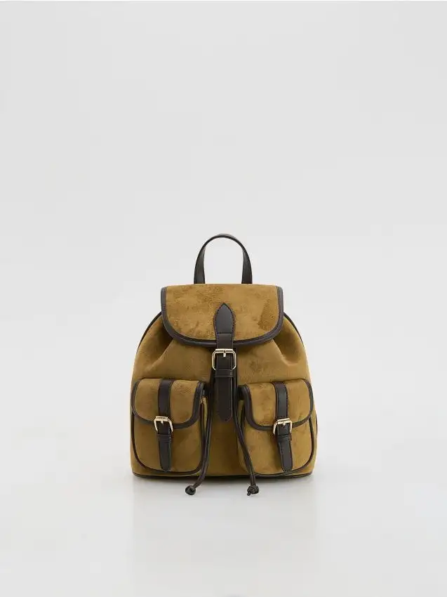 Zaino in ecopelle scamosciata Colore verde oliva caldo