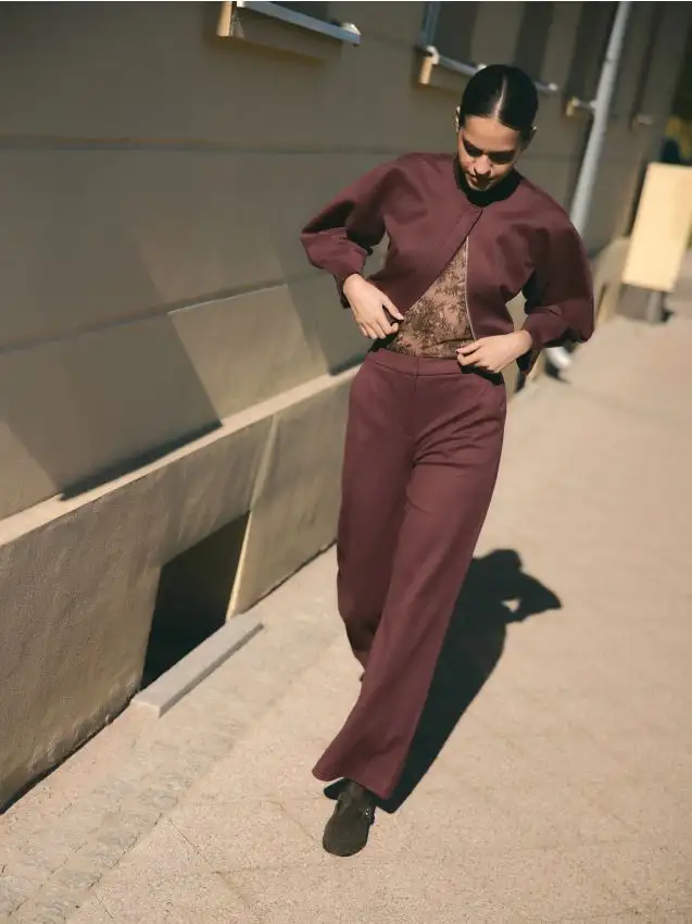 Pantaloni larghi Colore maroon