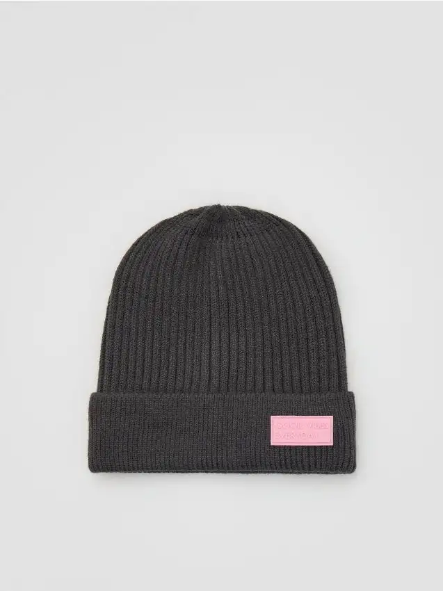 Berretto in maglia in misto viscosa Colore grigio scuro