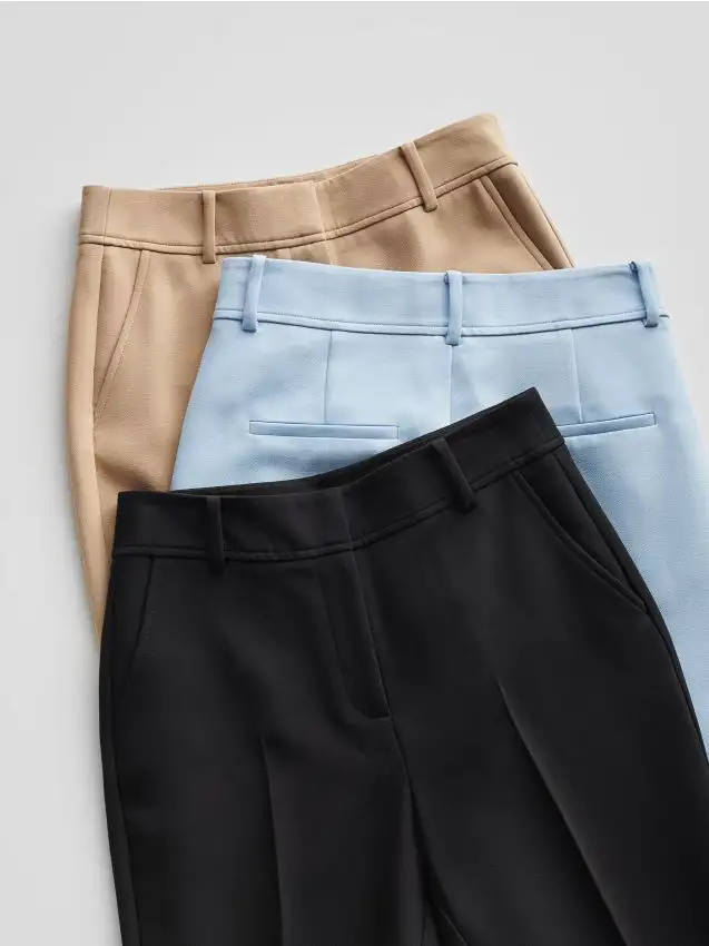 Pantaloni svasati flare con piega Colore azzurro