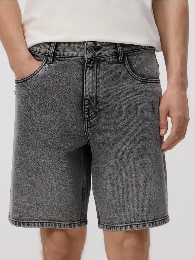 Pantaloncini di jeans loose fit Colore grigio chiaro