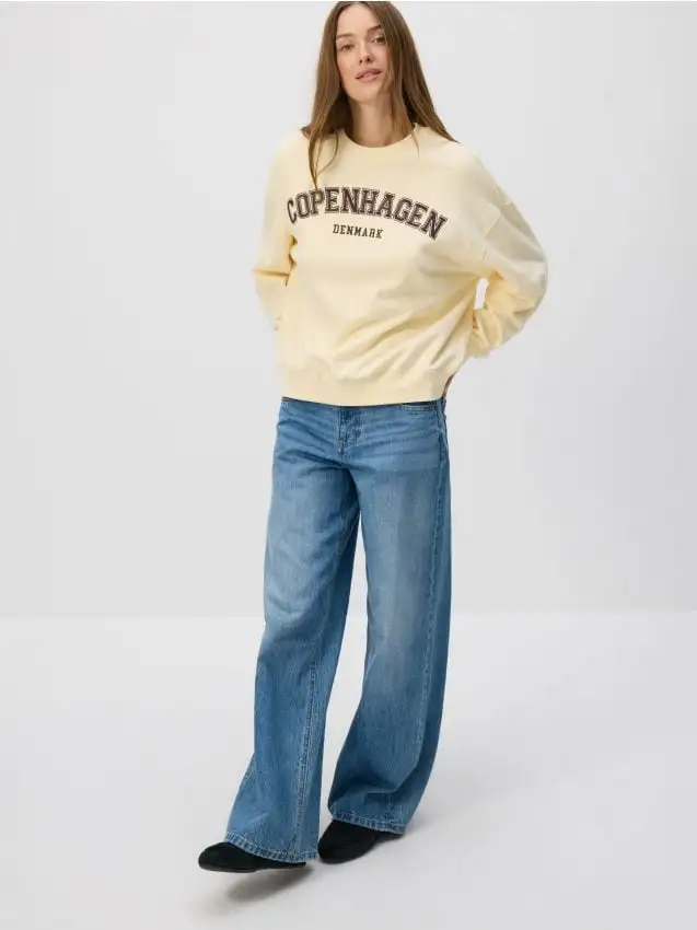 Felpa con cappuccio con slogan ricamato Colore giallo chiaro