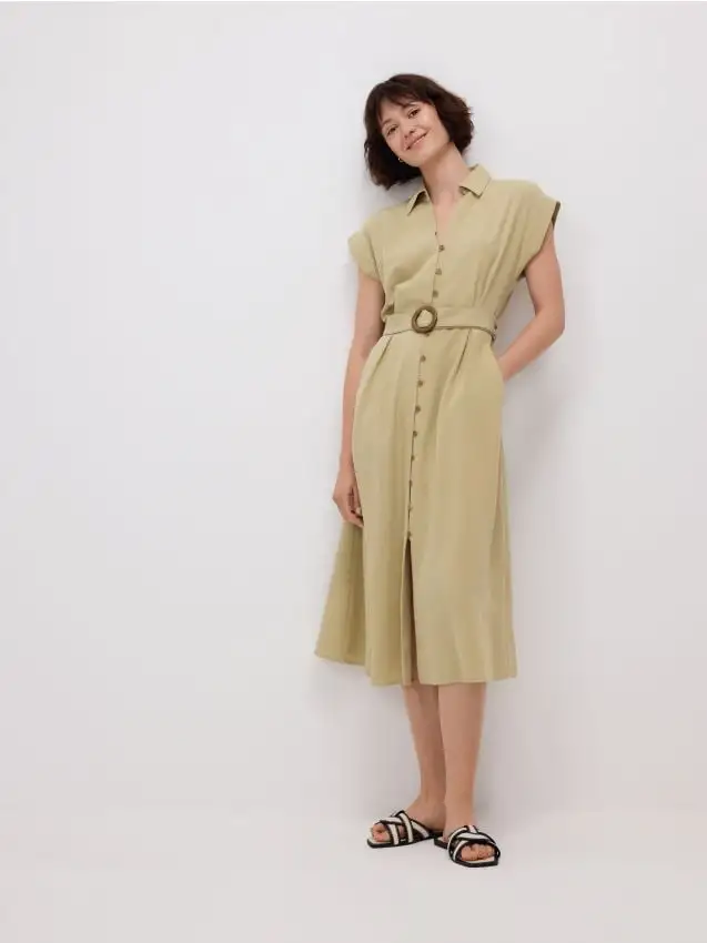 Vestito con cintura a catena Colore verde pallido