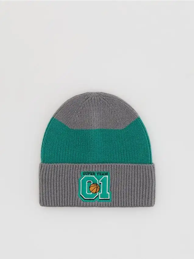 Cappello con patch Colore grigio scuro