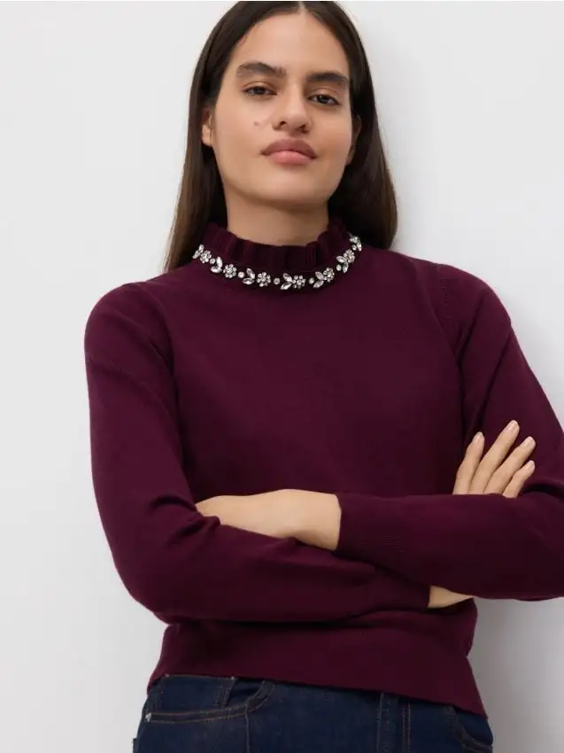 Maglione con applicazione decorativa Colore viola scuro