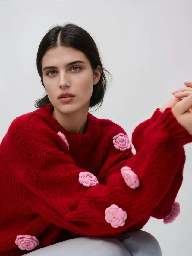 Maglione con rose Colore rosso