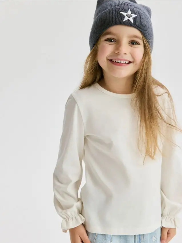 Cappello con visiera e ricamo Colore nero