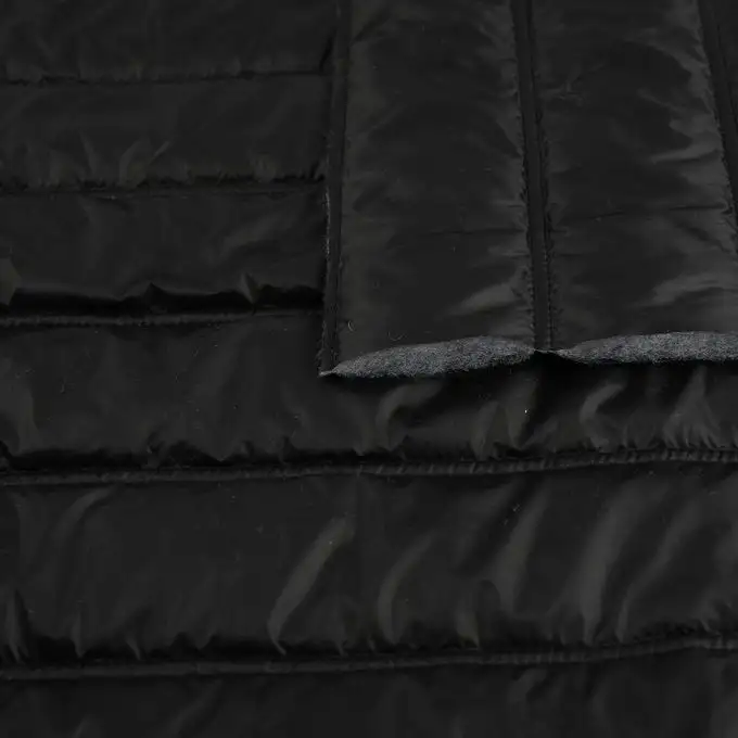 Tessuto trapuntato per piumino nero